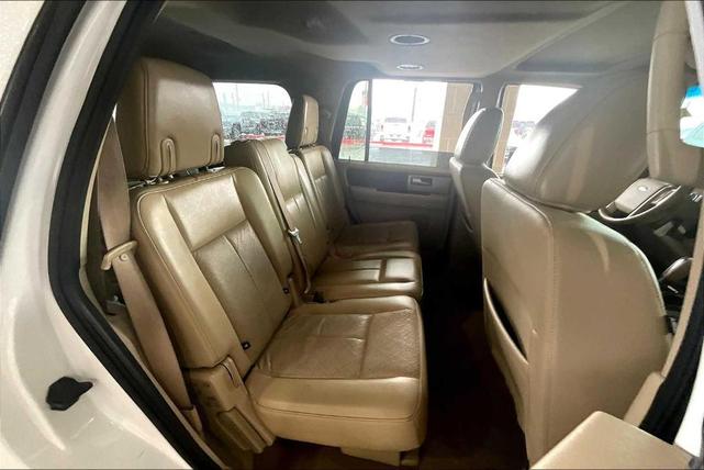Photo of 2012 White Platinum Tri-Coat Metallic Ford Expedition