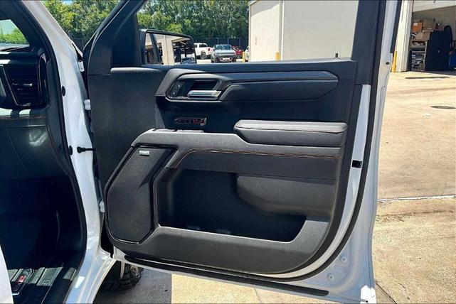 Photo of 2023 Summit White GMC Sierra 1500