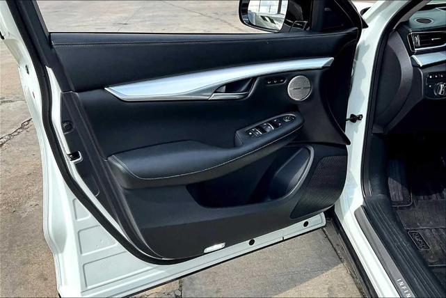 Photo of 2020 Majestic White INFINITI QX50