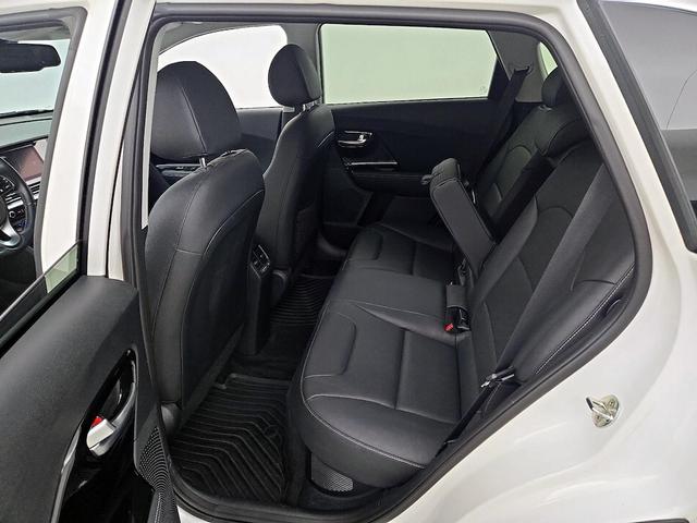 Photo of 2020 White Kia Niro Plug-In Hybrid
