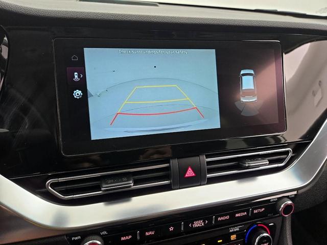 Photo of 2020 White Kia Niro Plug-In Hybrid