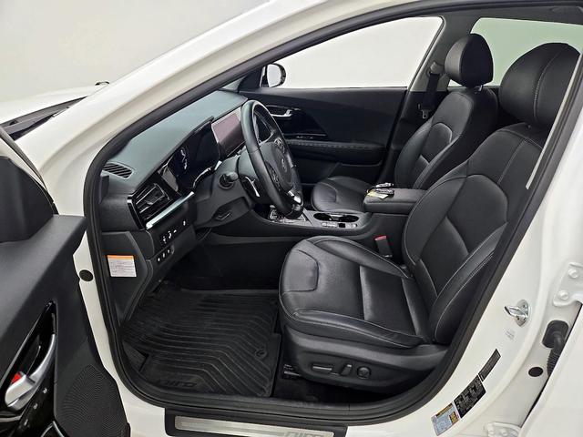 Photo of 2020 White Kia Niro Plug-In Hybrid