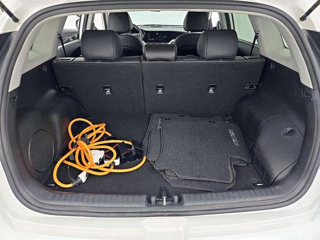 Photo of 2020 White Kia Niro Plug-In Hybrid