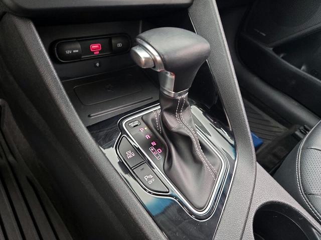 Photo of 2020 White Kia Niro Plug-In Hybrid