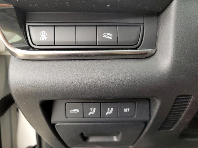 Photo of 2022 White Mazda CX-30
