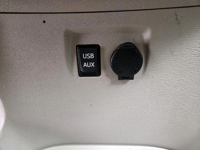 Photo of 2014 White Toyota Sienna