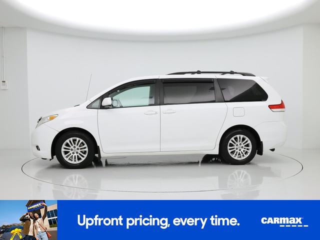 Photo of 2014 White Toyota Sienna