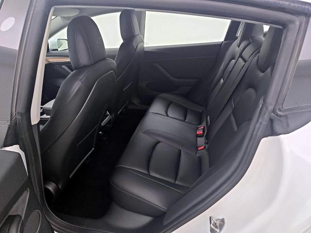 Photo of 2021 White Tesla Model 3