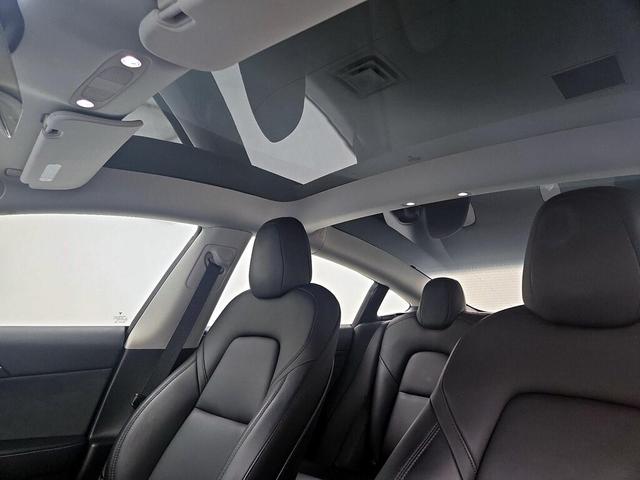 Photo of 2021 White Tesla Model 3