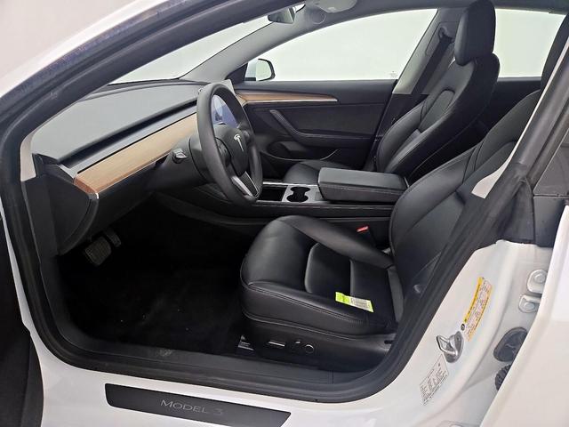 Photo of 2021 White Tesla Model 3
