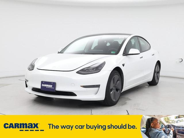 Photo of 2021 White Tesla Model 3