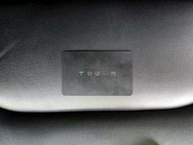 Photo of 2021 White Tesla Model 3