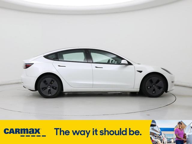 Photo of 2022 White Tesla Model 3