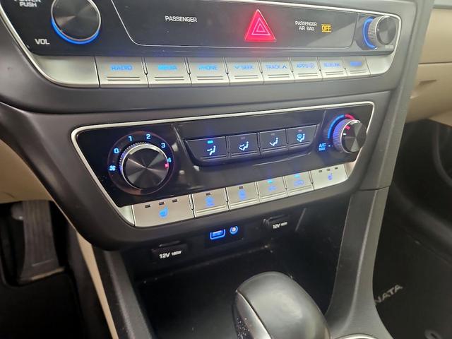 Photo of 2018 White Hyundai SONATA
