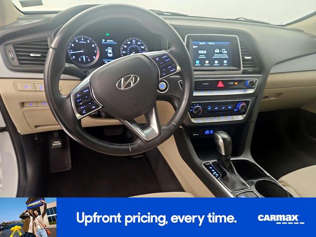 Photo of 2018 White Hyundai SONATA