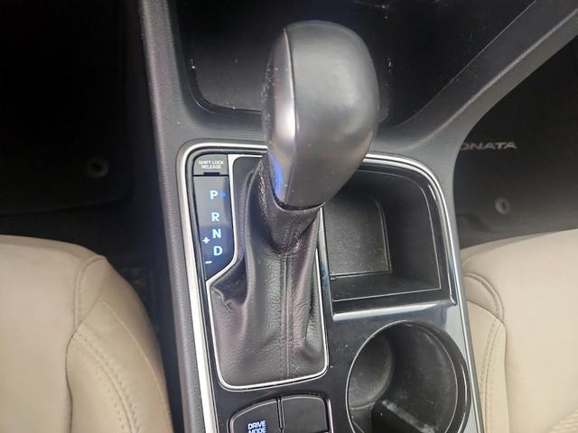 Photo of 2018 White Hyundai SONATA