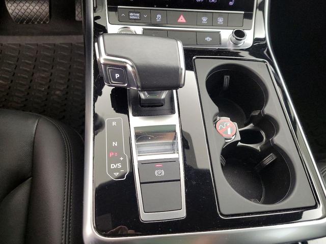 Photo of 2021 White Audi Q7