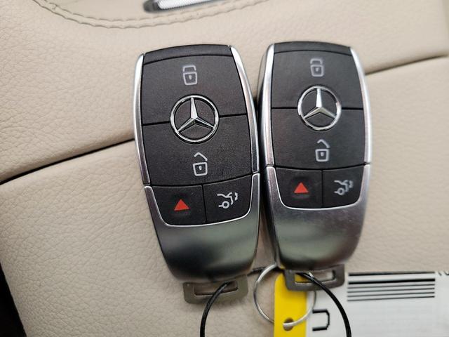Photo of 2022 Blue Mercedes-Benz GLE 350