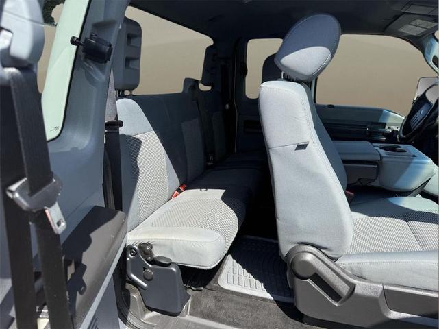 Photo of 2015 Oxford White Ford F-250