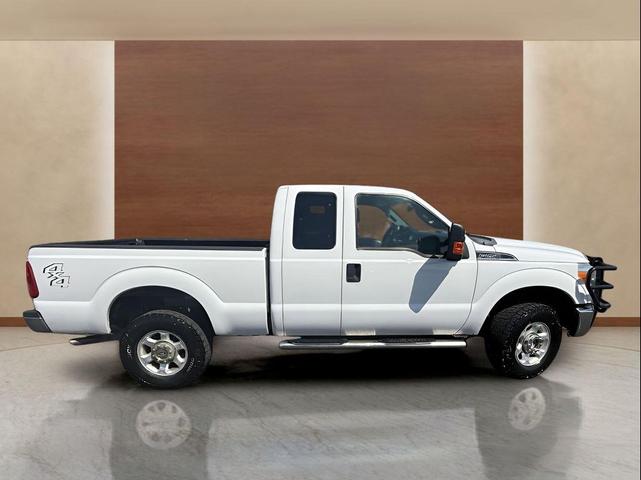 Photo of 2015 Oxford White Ford F-250