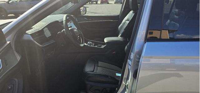 Photo of 2024 Silver Zynith Jeep Grand Cherokee L