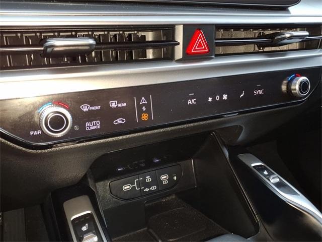 Photo of 2024 Ebony Black Kia Sorento