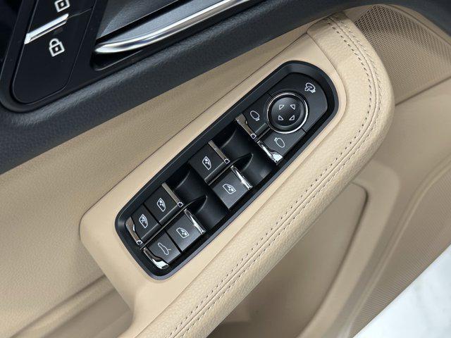 Photo of 2025 Gentian Blue Metallic Porsche Macan