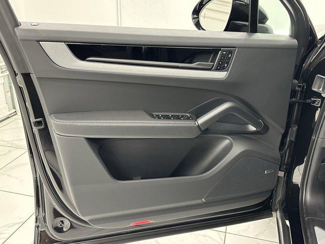 Photo of 2025 Chromite Black Metallic Porsche Cayenne