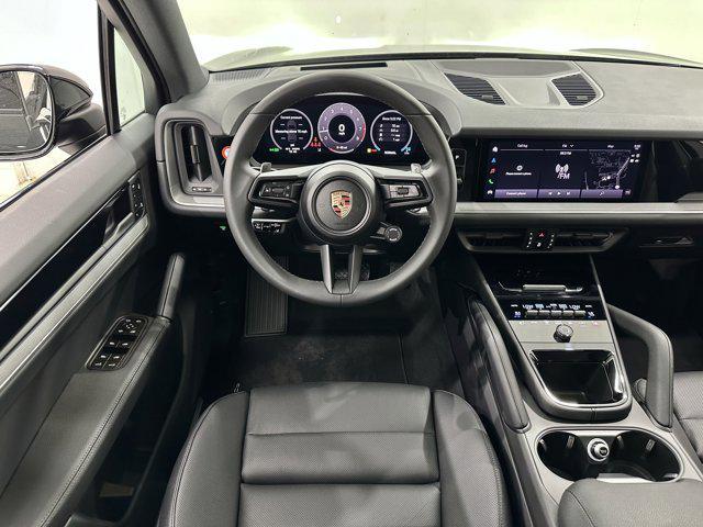 Photo of 2025 Chromite Black Metallic Porsche Cayenne