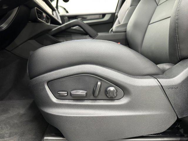 Photo of 2025 Chromite Black Metallic Porsche Cayenne