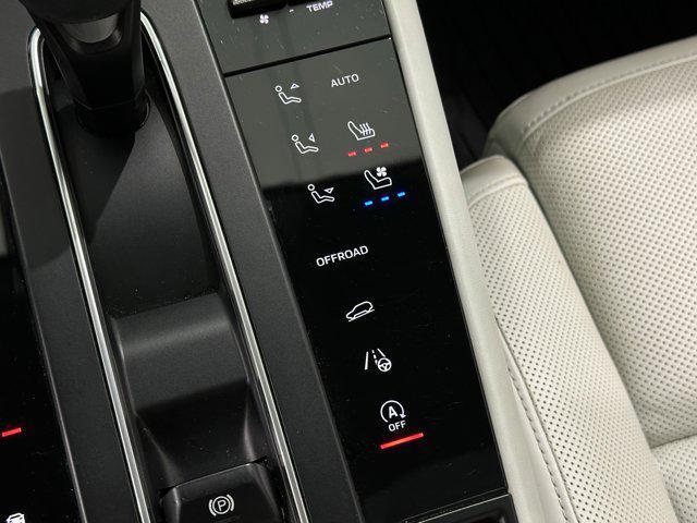 Photo of 2022 Carrara White Metallic Porsche Macan