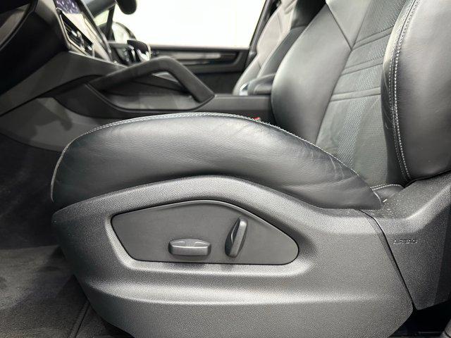 Photo of 2023 Black Porsche Cayenne