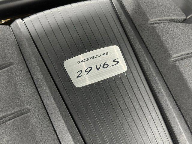 Photo of 2022 Black Porsche Macan