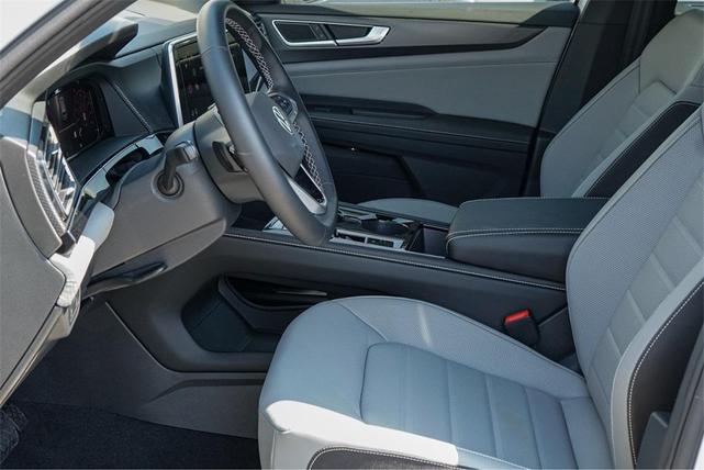 Photo of 2025 Opal White Pearl Effect Volkswagen Atlas Cross Sport