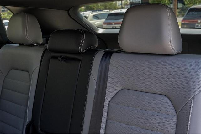 Photo of 2025 Opal White Pearl Effect Volkswagen Atlas Cross Sport