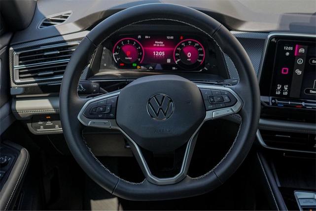 Photo of 2025 Opal White Pearl Effect Volkswagen Atlas Cross Sport