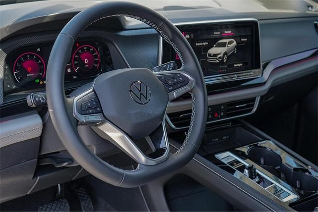 Photo of 2025 Opal White Pearl Effect Volkswagen Atlas Cross Sport