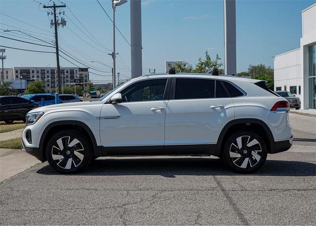 Photo of 2025 Opal White Pearl Effect Volkswagen Atlas Cross Sport