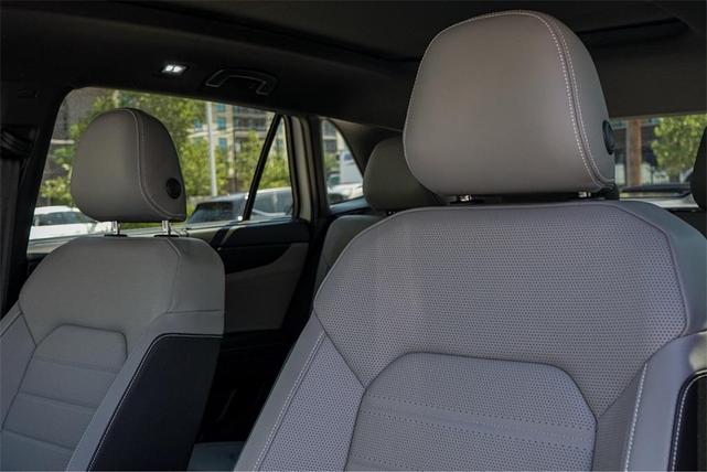 Photo of 2025 Opal White Pearl Effect Volkswagen Atlas Cross Sport