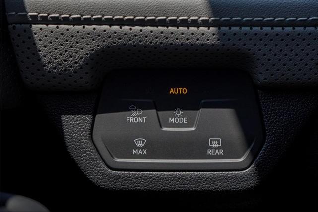 Photo of 2025 Opal White Pearl Effect Volkswagen Atlas Cross Sport