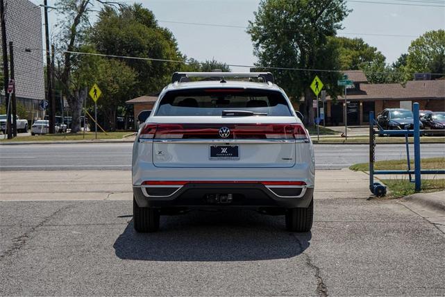 Photo of 2025 Opal White Pearl Effect Volkswagen Atlas Cross Sport