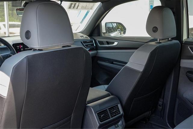 Photo of 2025 Opal White Pearl Effect Volkswagen Atlas Cross Sport