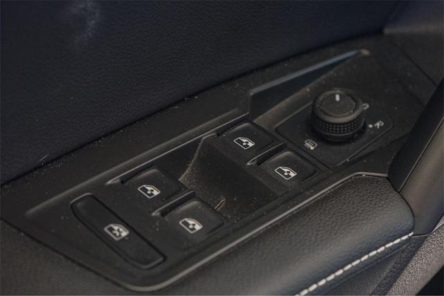 Photo of 2024 Pyrite Silver Metallic Volkswagen Tiguan