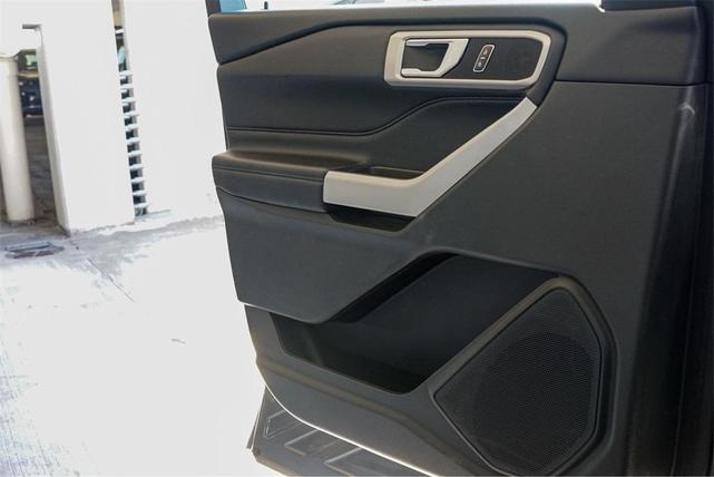Photo of 2024 Gray Metallic Ford Explorer