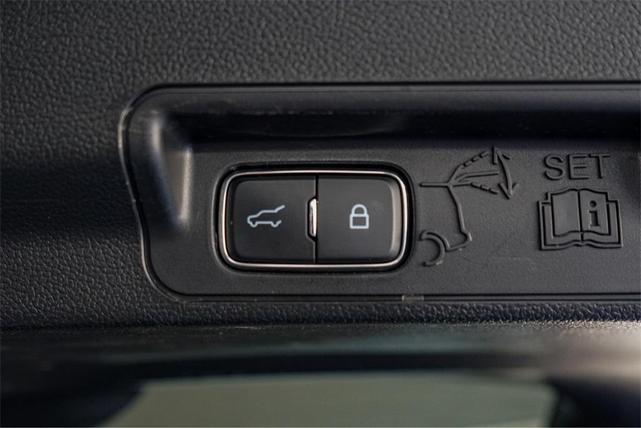 Photo of 2024 Gray Metallic Ford Explorer