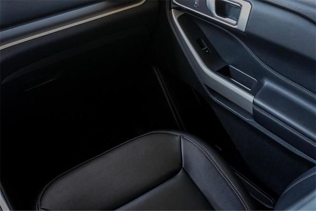 Photo of 2024 Gray Metallic Ford Explorer