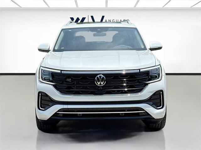 Photo of 2025 Opal White Pearl Effect Volkswagen Atlas
