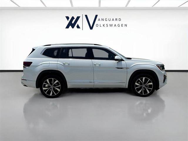 Photo of 2025 Opal White Pearl Effect Volkswagen Atlas