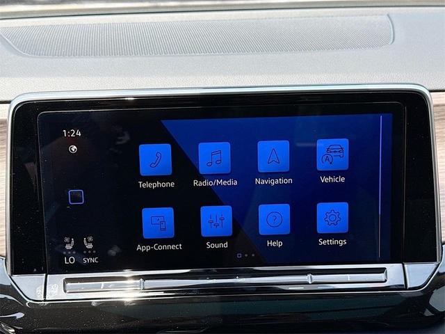 Photo of 2025 Opal White Pearl Effect Volkswagen Atlas