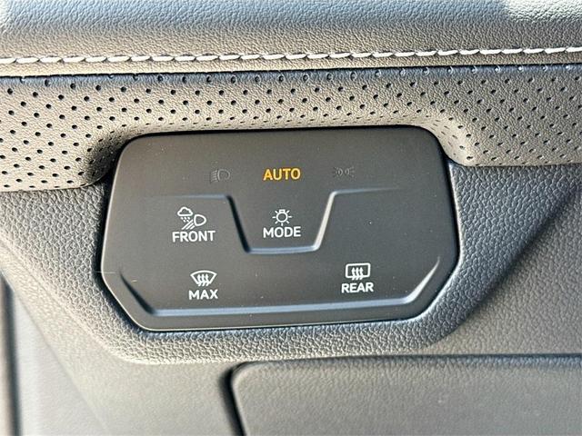 Photo of 2025 Opal White Pearl Effect Volkswagen Atlas